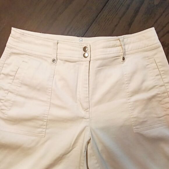 Chico's cream Capri pants  - Picture 2 of 6